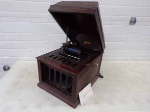 lot 4 image: Vintage Edison Amberola 50 With Cabinet