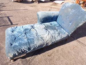 lot 128 image: Rare Antique Fainting Couch