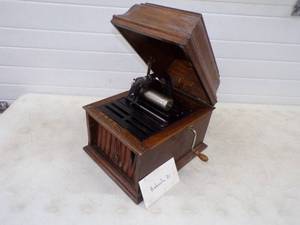 lot 68 image: Edison Amberola 30 with Vintage Cabinet