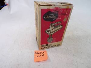 lot 86 image: Sunbeam Deluxe Mixmaster Hand Mixer Never Used In original Box