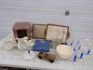 lot 163 image: Mid Century Modern Household Items Bathroom Scale Diaper Hamper and More