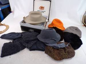lot 176 image: Fantastic Vintage Stetson Hat in Box with other Winter Hats