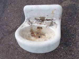 lot 178 image: Vintage Porcelain Crane Cast Sink  Gas Station Sink