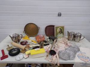 lot 208 image: Large Group of Advertising Household Items and More
