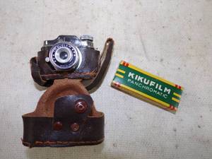 lot 211 image: Miniature Traveler Toy Camera Made in Japan with unopened 6 rolls of Film