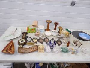 lot 214 image: Nice Lot of 60s and 70s Dcor House of Gregory Ashtray and Collectable Desk Lamp