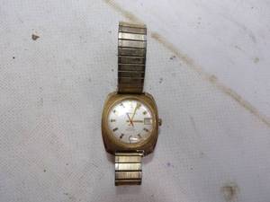 lot 219 image: Vintage Caravelle Watch   working