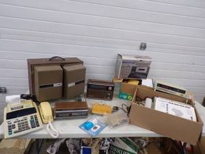 lot 228 image: Very Cool Assortment of Vintage Electronics