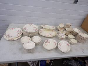 lot 233 image: Very Collectable Hommer Laughlin Virginia Rose Dinner Set 80 Pieces