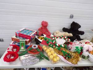 lot 244 image: Vintage Christmas Lot