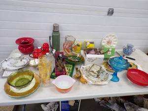 lot 246 image: Large Collection of Vintage Dishware and Dcor