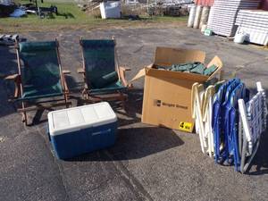 lot 272 image: Outdoor Chairs and 8 x 8 Screen Room