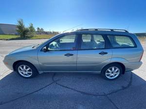 lot 18 image: 2005 Ford Focus ZXW SE