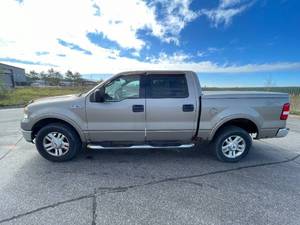 lot 16 image: 2004 Ford F-150 Lariat - 4X4