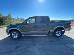 lot 22 image: 2005 Ford F-150 Lariat - 4X4 - 2 OWNERS