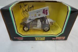 lot 14 image: World of Outlaws sprinter car