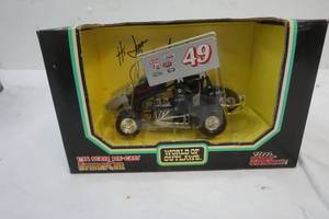lot 15 image: World of Outlaws sprinter car