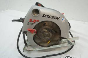 lot 32 image: Skilsaw circular saw