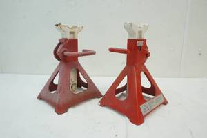 lot 53 image: jack stands