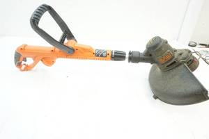 lot 58 image: Black and Decker trimmer