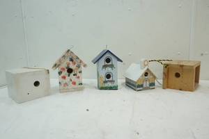 lot 66 image: Bird Houses