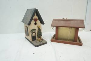 lot 69 image: Bird house, feeder