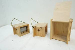 lot 70 image: Bird houses