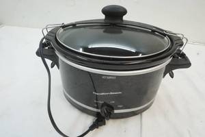 lot 73 image: Hamilton Beach crock pot