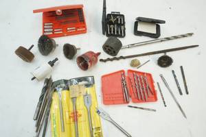 lot 98 image: Screw extractors