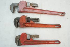 lot 112 image: Pipe wrenches