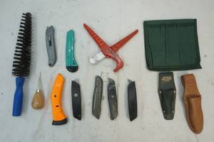 lot 132 image: utility Knives