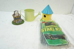 lot 142 image: Garden Decor