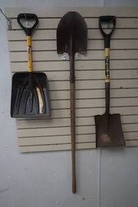 lot 160 image: SnowMax, sand spade, square spade shovels