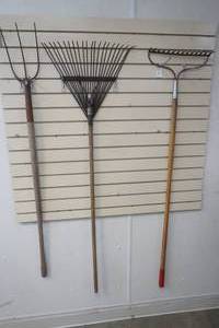 lot 162 image: Pitchfork, Leaf Rake, Garden Rake