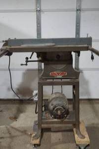 lot 172 image: Delta Quality Table Saw