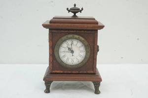 lot 179 image: Desk Clock