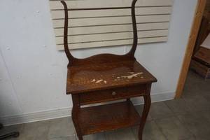 lot 192 image: Vintage Wood Washstand