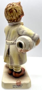 lot 146 image: GOEBEL M.I. HUMMEL Little Pharmacist #322 Figurine