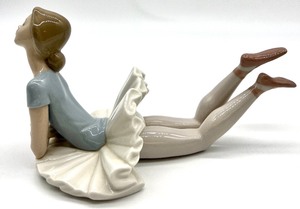 lot 170 image: LLADRO Ballerina Heather Porcelain Figurine # 01359