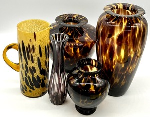 lot 189 image: Vintage Variety of Faux Tortoise Shell Hand Blown Italian Glass Pitcher and Vases