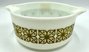 lot 206 image: Vintage PYREX Verde Square Flowers Pattern Casserole Bowl Dish 2 12 QT #475-B ANCHOR HOCKING FIRE-KING Candle glow Pattern  1 12  QT 1960s