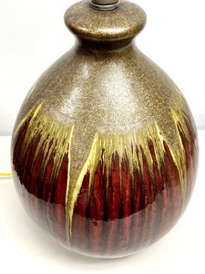 lot 195 image: Mid Century Modern Metallic Glazed Table Lamp with Drip Design