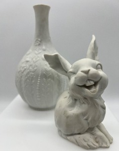 lot 322 image: KAISER - Germany - Bunny and Vase