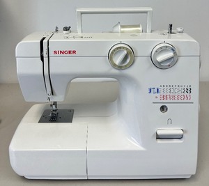 lot 338 image: Singer Sewing Machine - Model 1120