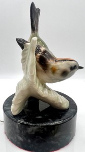 lot 264 image: GOEBEL FIRECREST CU88 Bird and AQUINCUM HUNGARY Ducks with Marble Stand