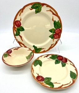 lot 270 image: Vintage FRANCISCAN EARTHENWARE APPLEWARE Dinner Set