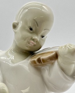 lot 273 image: Vintage LLADRO Chinese Angel Chino #04536 Figurine