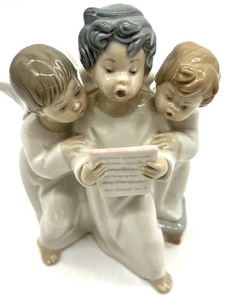 lot 276 image: Vintage LLADRO Group of Singing Angels #04542 Figurine