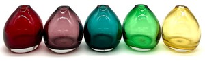 lot 286 image: 5 Hand Blown Glass Bud Vases, Napkin Holder with Monet Napkins and Napkin Weights