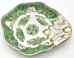 lot 299 image: Vintage HUTSCHENREUTHER LHS SELB BAVARIA FAVORITE With Marked 18 Carat Gold Trim Covered Vegetable Dish & Green CHINOISERIE Ceramic Trinket Dish